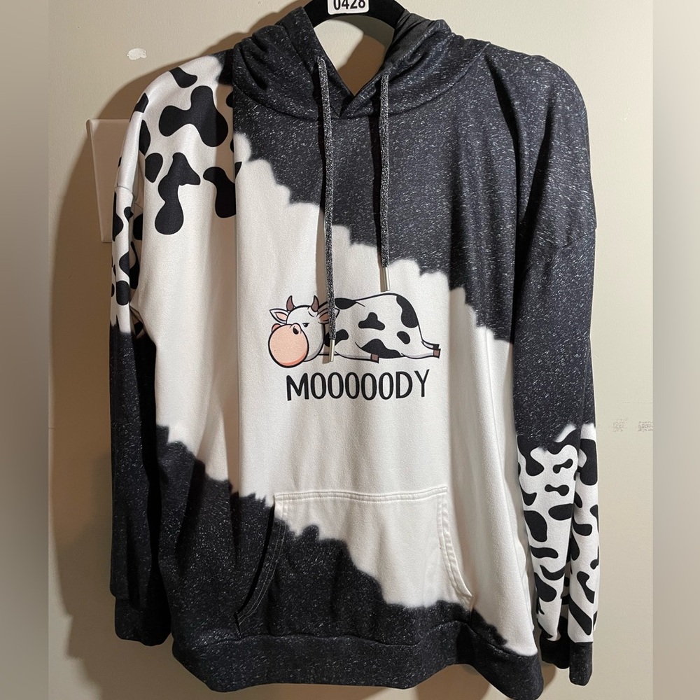 🩷EITHER SHEIN OR TEMU BRAND black and white “MOOOOOODY”  hoodie SIZE XL!